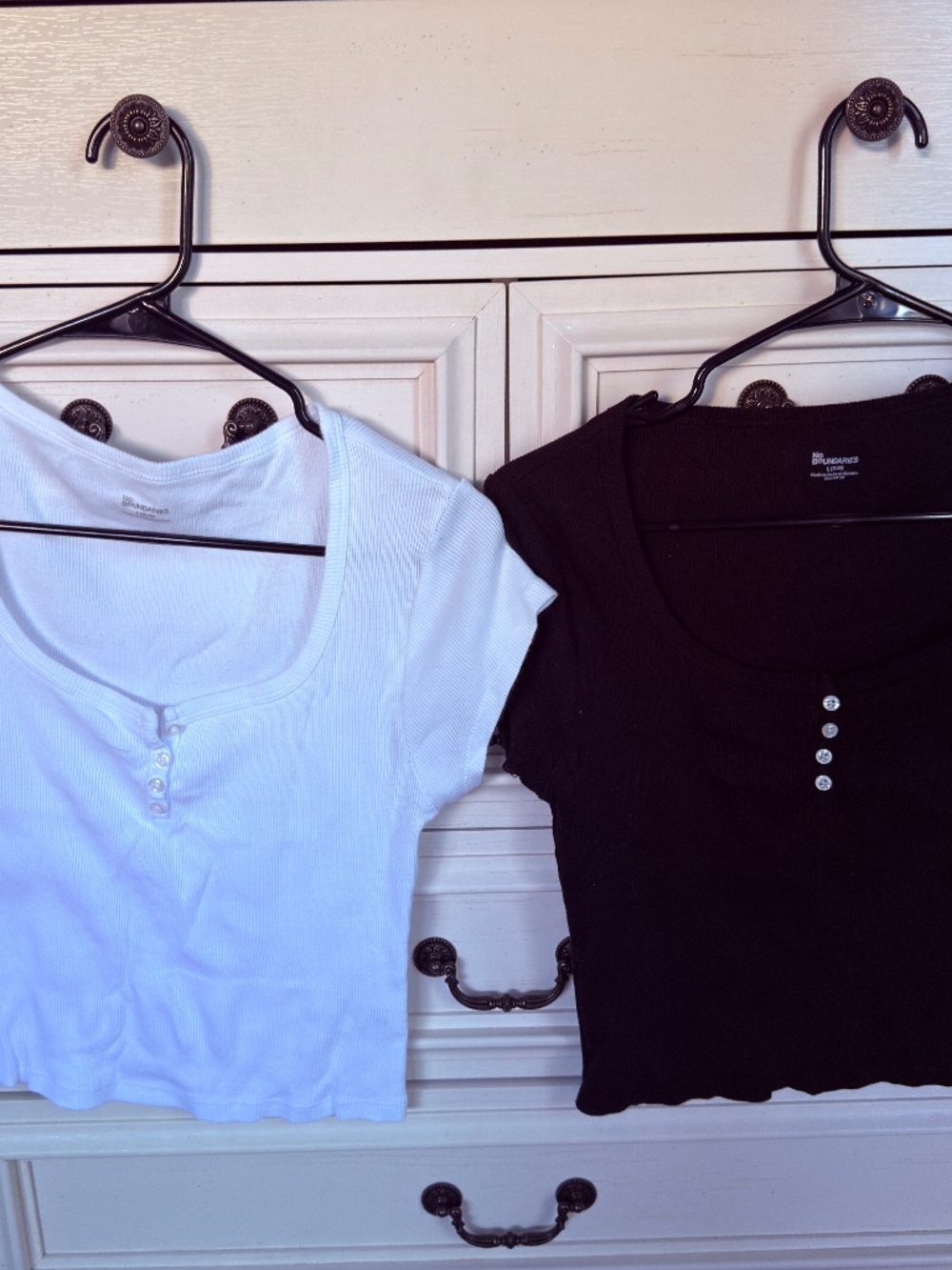 2 No Boundaries Ribbed Henley Tees Black White Size L